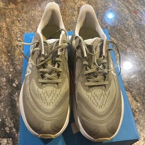 Men’s Hoka Skyflow Wide
